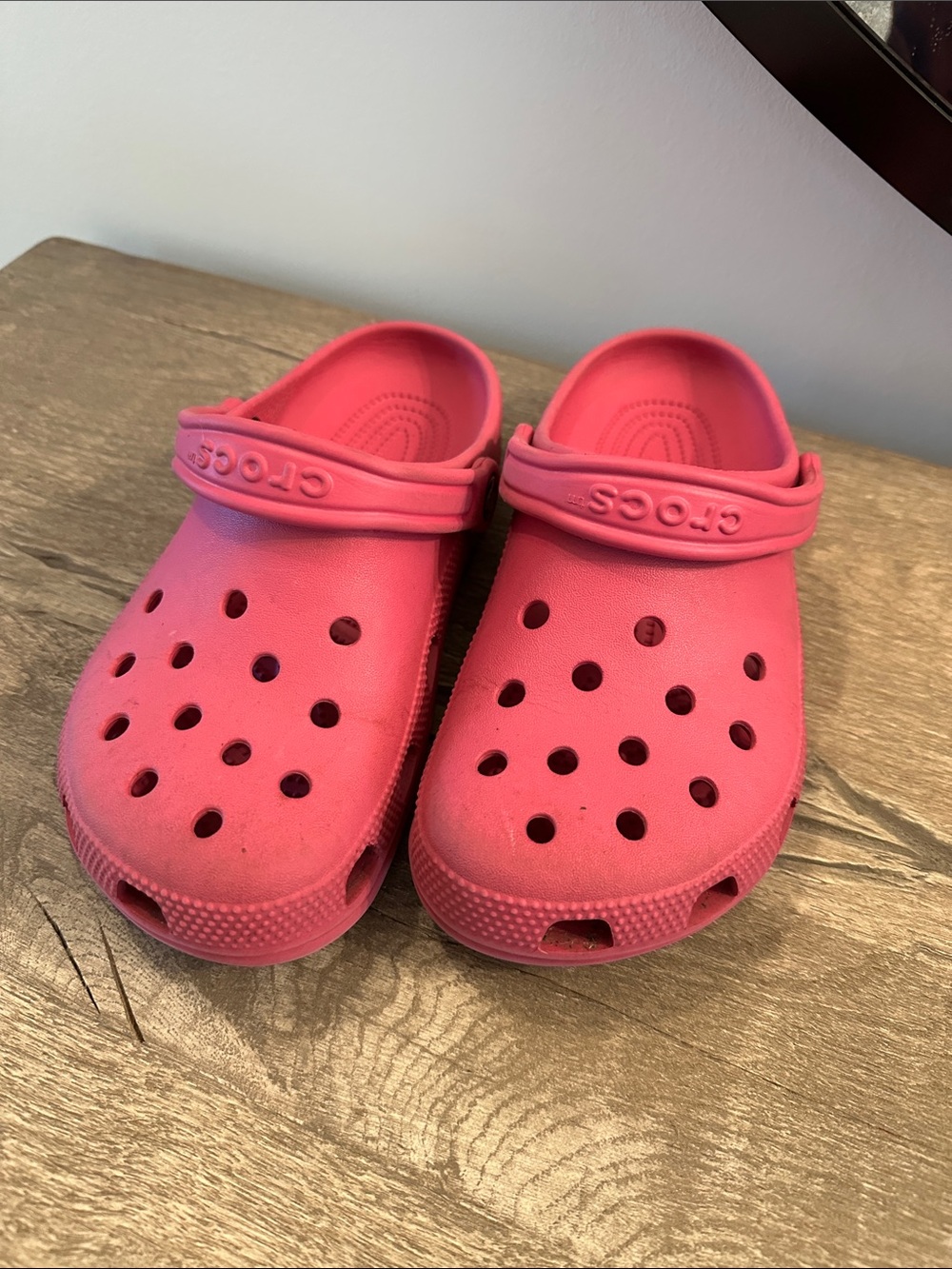 Crocs Women’s 7 Men’s 5 dark pink